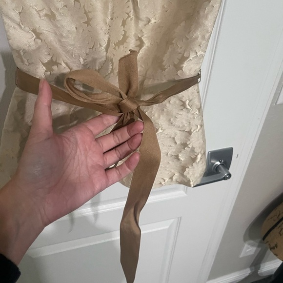 Vera Wang Lavender Label Ivory Cream Gold Metallic Sleeveless Peplum Blouse Bow - Picture 5 of 8